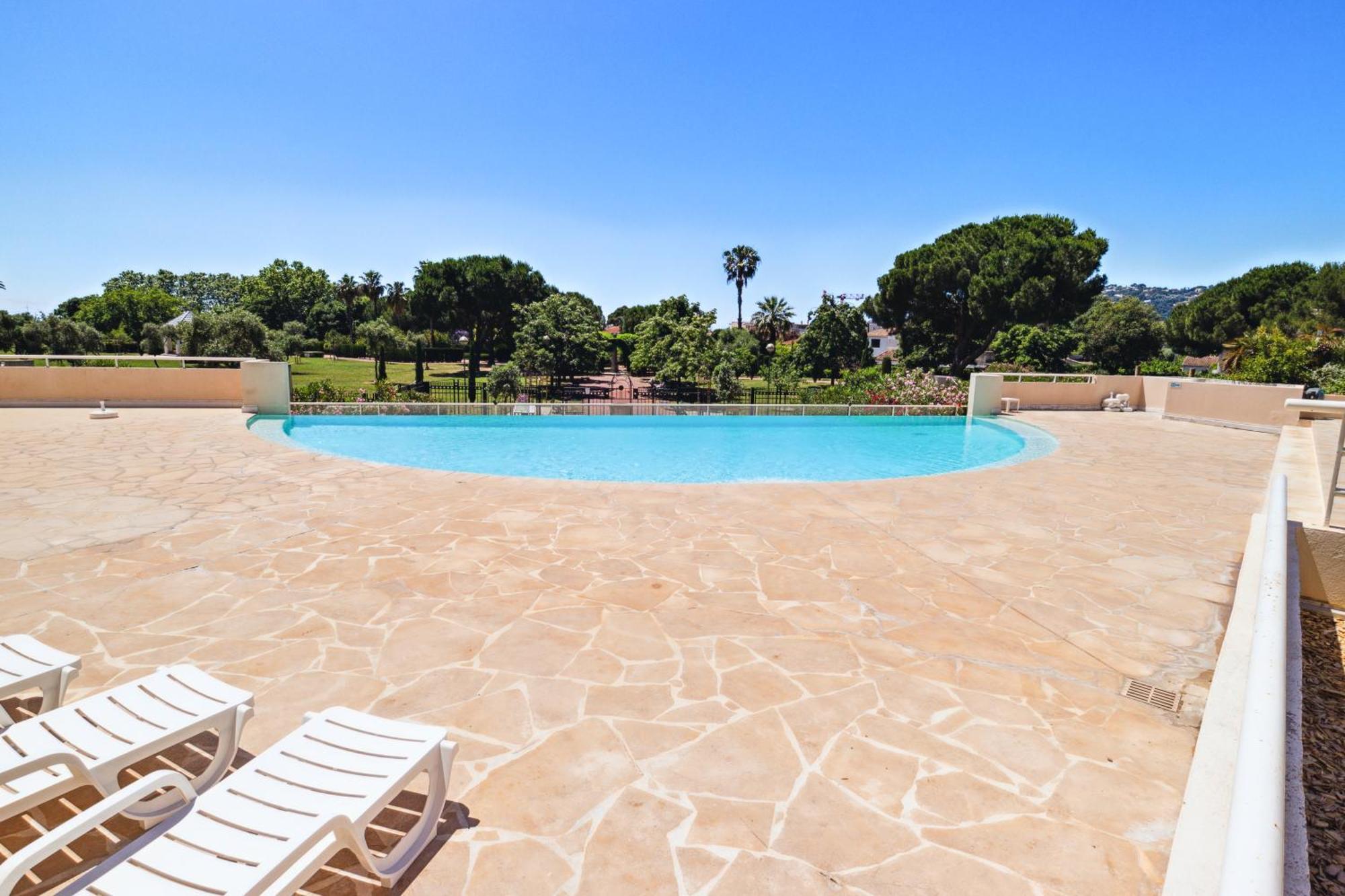 Duplex Villa Les Pins 89M2 Et Terrasse 30M2 アンティーブ エクステリア 写真